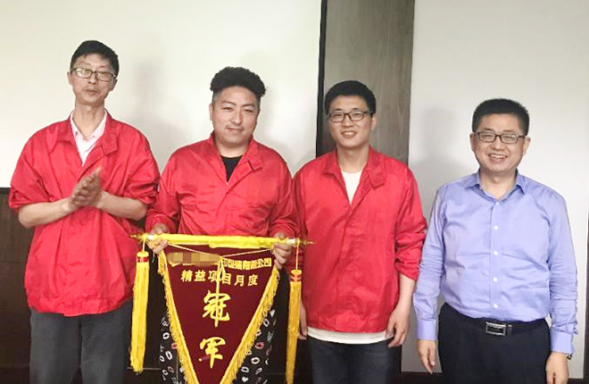 博革咨詢金總為冠軍團隊頒獎 博革咨詢金總為冠軍團隊頒獎